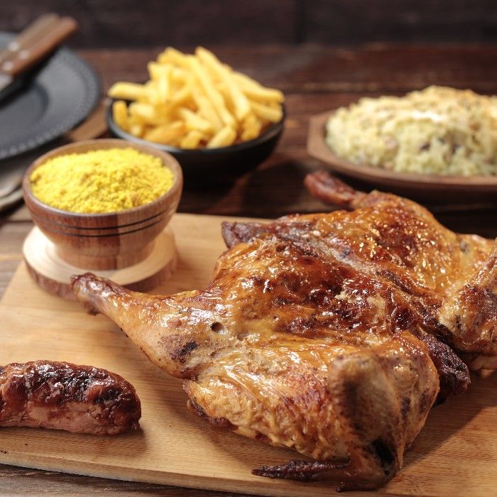 Combo Tradição: galeto especial assado na brasa com baião de dois cremoso, linguiça toscana e farofa